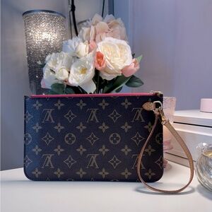 ✨Louis Vuitton Neverfull Pouch/Wristlet.  Monogram with Fushia Pink Lining.